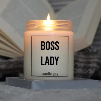 Light it up: The quote candle "Boss Lady" creates cozy vibes, intense fragrance and deep meaning – all in one flame.