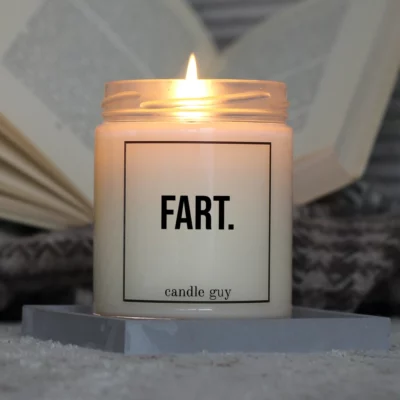 Light it up: The quote candle "Fart." creates cozy vibes, intense fragrance and deep meaning – all in one flame.