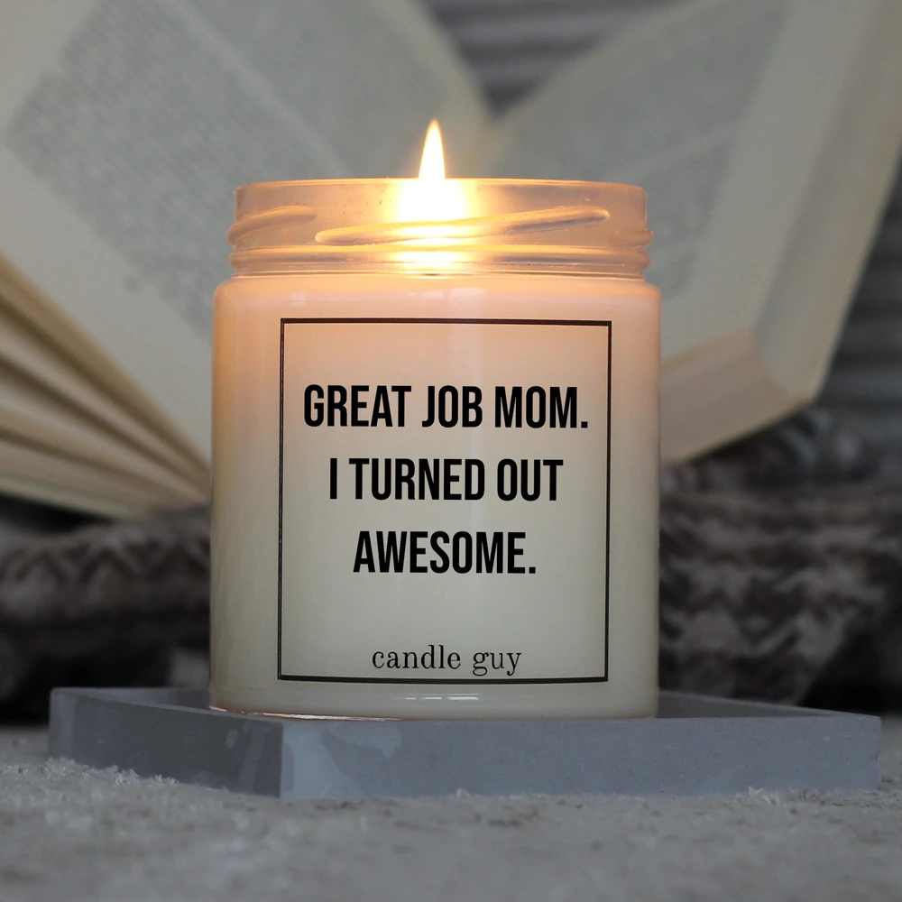 Light it up: The quote candle "Great job mom. I turned out awesome." creates cozy vibes, intense fragrance and deep meaning – all in one flame.