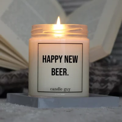 Light it up: The quote candle "Happy new beer." creates cozy vibes, intense fragrance and deep meaning – all in one flame.
