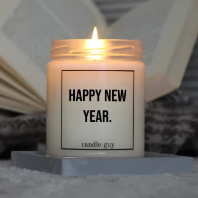 Light it up: The quote candle "Happy new year." creates cozy vibes, intense fragrance and deep meaning – all in one flame.