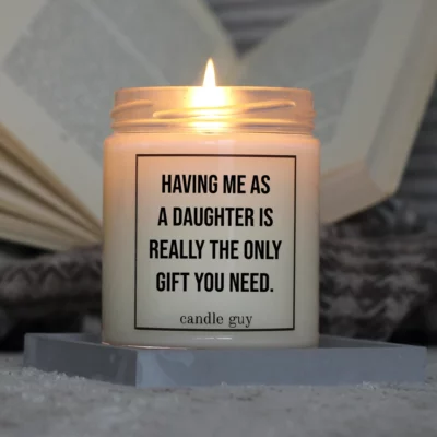 Light it up: The quote candle "Having me as a daughter." creates cozy vibes, intense fragrance and deep meaning – all in one flame.