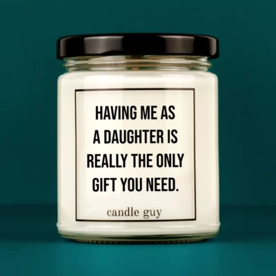 Discover our bestselling quote candle: "Having me as a daughter." – handcrafted with love and 100% soy wax. A true original by candle guy.