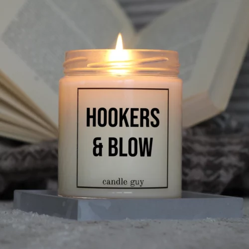 Light it up: The quote candle "Hookers & Blow" creates cozy vibes, intense fragrance and deep meaning – all in one flame.
