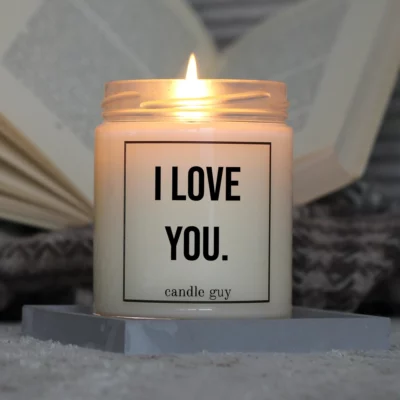 Light it up: The quote candle "I love you." creates cozy vibes, intense fragrance and deep meaning – all in one flame.