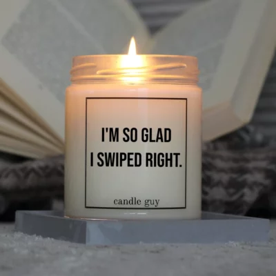 Light it up: The quote candle "I'm so glad I swiped right." creates cozy vibes, intense fragrance and deep meaning – all in one flame.