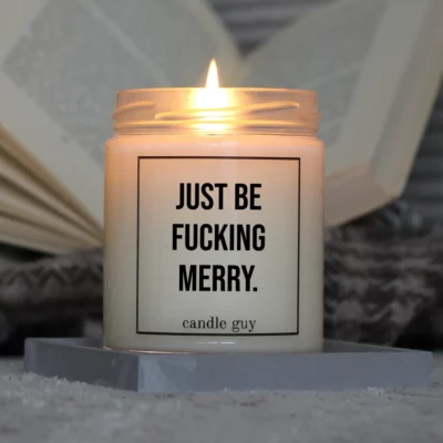 Light it up: The quote candle "Just be fucking merry." creates cozy vibes, intense fragrance and deep meaning – all in one flame.