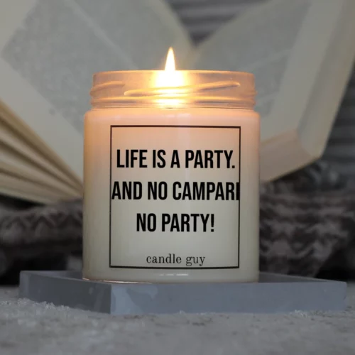 Light it up: The quote candle "Life is a party.And no Campari no party!" creates cozy vibes, intense fragrance and deep meaning – all in one flame.