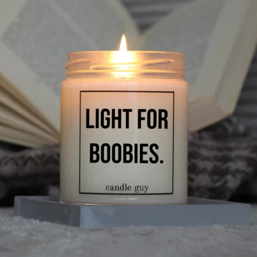 Light it up: The quote candle "Light for boobies." creates cozy vibes, intense fragrance and deep meaning – all in one flame.