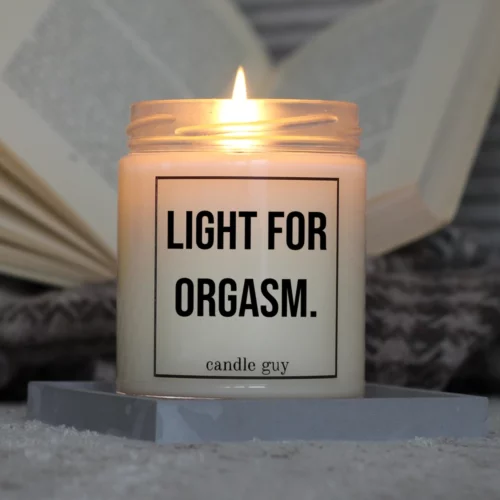 Light it up: The quote candle "Light for orgasm." creates cozy vibes, intense fragrance and deep meaning – all in one flame.
