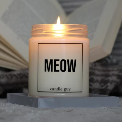 Light it up: The quote candle "Meow" creates cozy vibes, intense fragrance and deep meaning – all in one flame.
