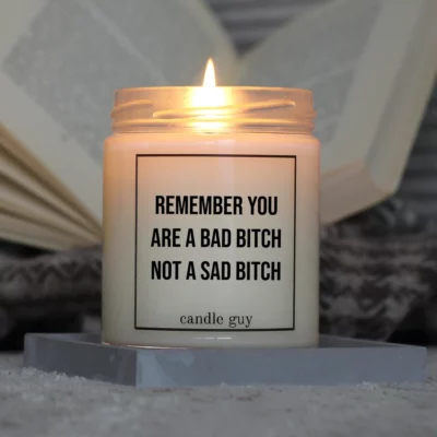 Light it up: The quote candle "Remember you are a bad bitch." creates cozy vibes, intense fragrance and deep meaning – all in one flame.
