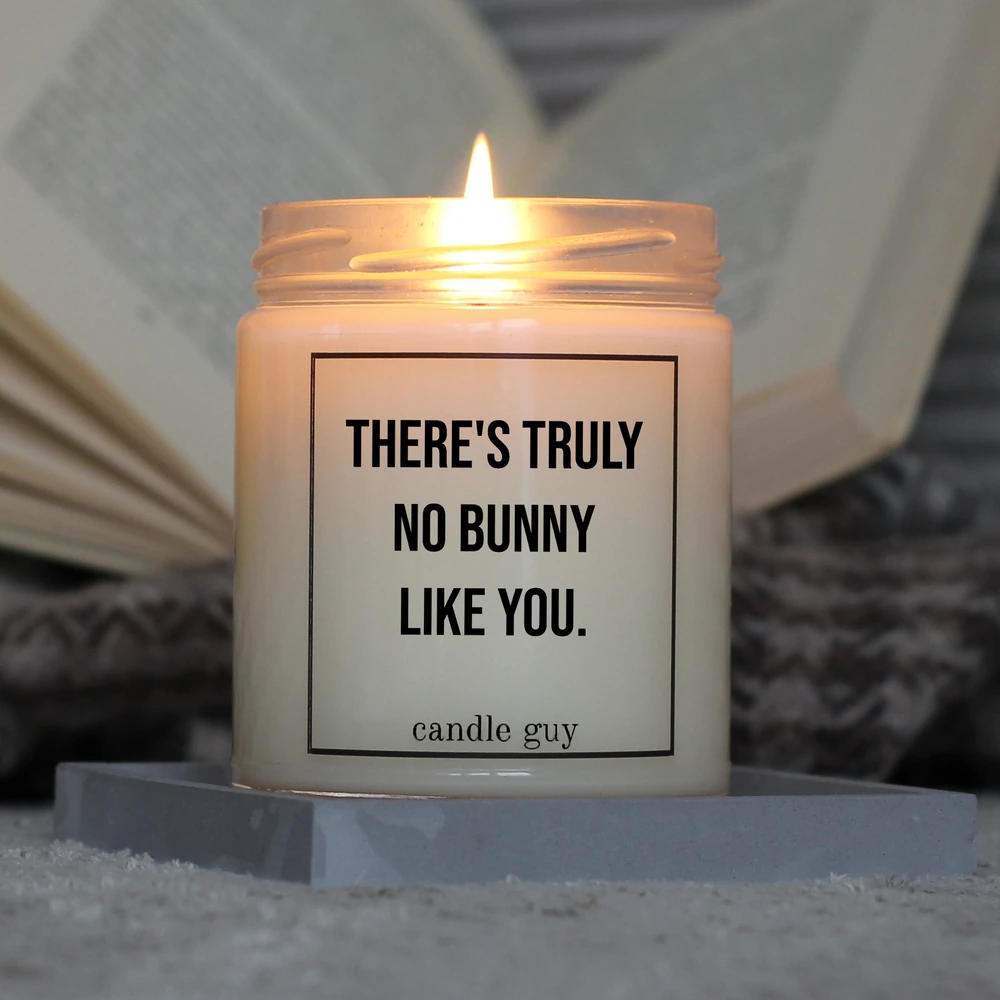 Light it up: The quote candle "There's truly no bunny like you." creates cozy vibes, intense fragrance and deep meaning – all in one flame.