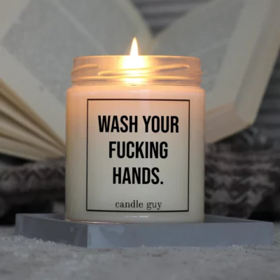 Light it up: The quote candle "Wash your fucking hands." creates cozy vibes, intense fragrance and deep meaning – all in one flame.