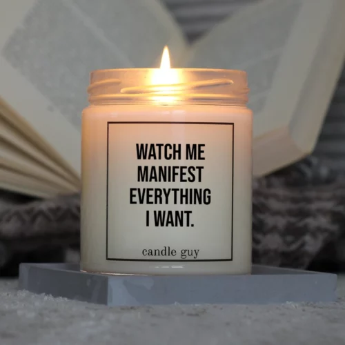 Light it up: The quote candle "Watch Me Manifest Everything I Want." creates cozy vibes, intense fragrance and deep meaning – all in one flame.