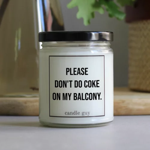 The perfect gift with a message: "Please don't do coke on my balcony." – a scented candle that says what you feel.