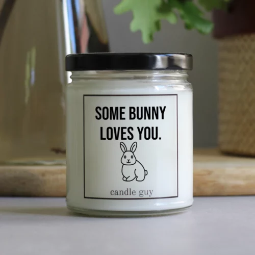 The perfect gift with a message: "Some bunny loves you." – a scented candle that says what you feel.